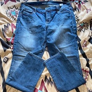 Excellent shape old navy short original mid rise